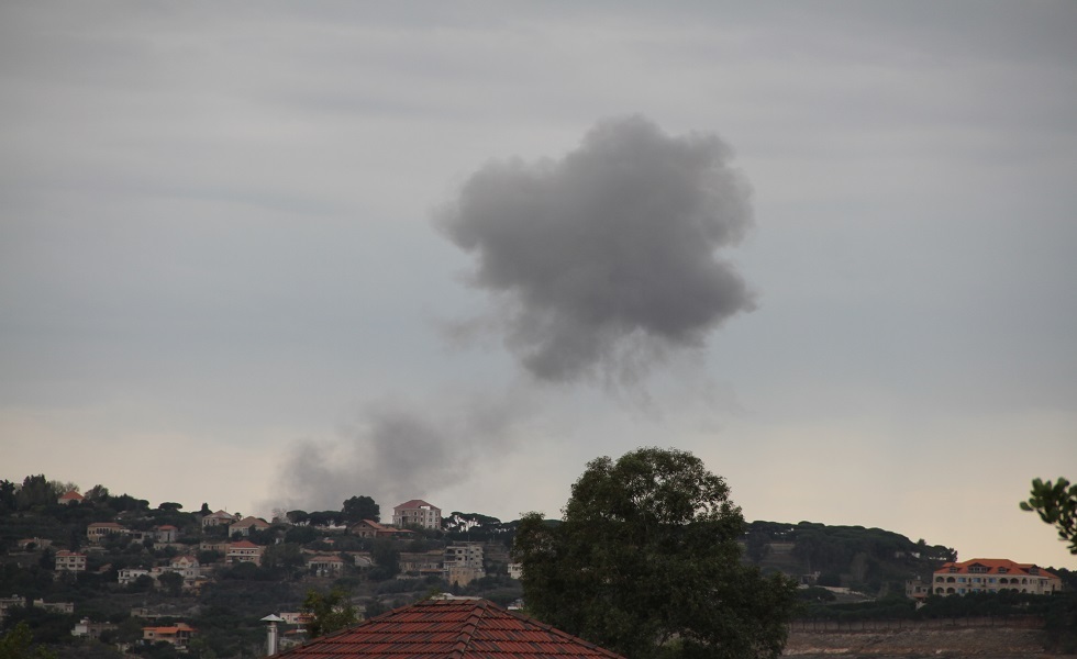 الدفاع المدني اللبناني: 5 قتلى في غارة إسرائيلية استهدفت منزلا في بلدة بيت ياحون