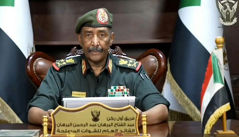 السودان.. رئيس مجلس السيادة الانتقالي ينهي مهام 4 وزراء و6 ولاة