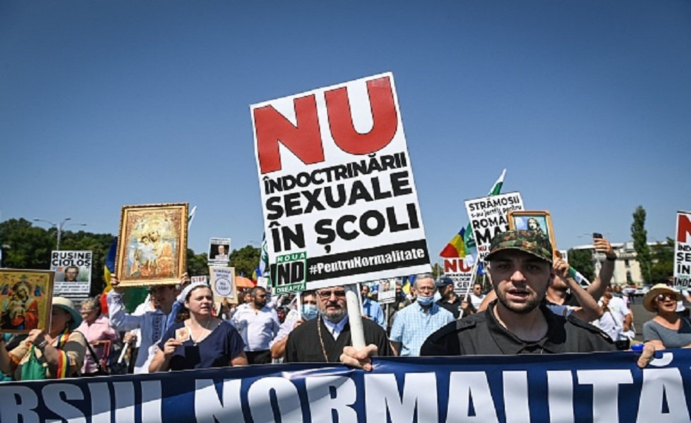 رئيس وزراء رومانيا: مجتمعنا غير مستعد لاتخاذ قرار بخصوص زواج المثليين