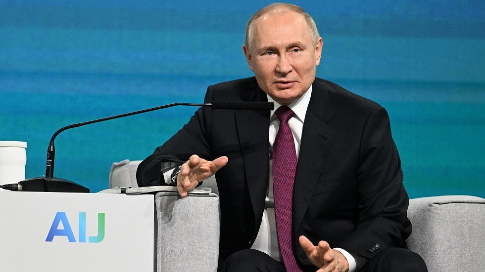 بوتين يوعز بتطوير الكمبيوترات العملاقة وتقنيات الذكاء الاصطناعي في روسيا