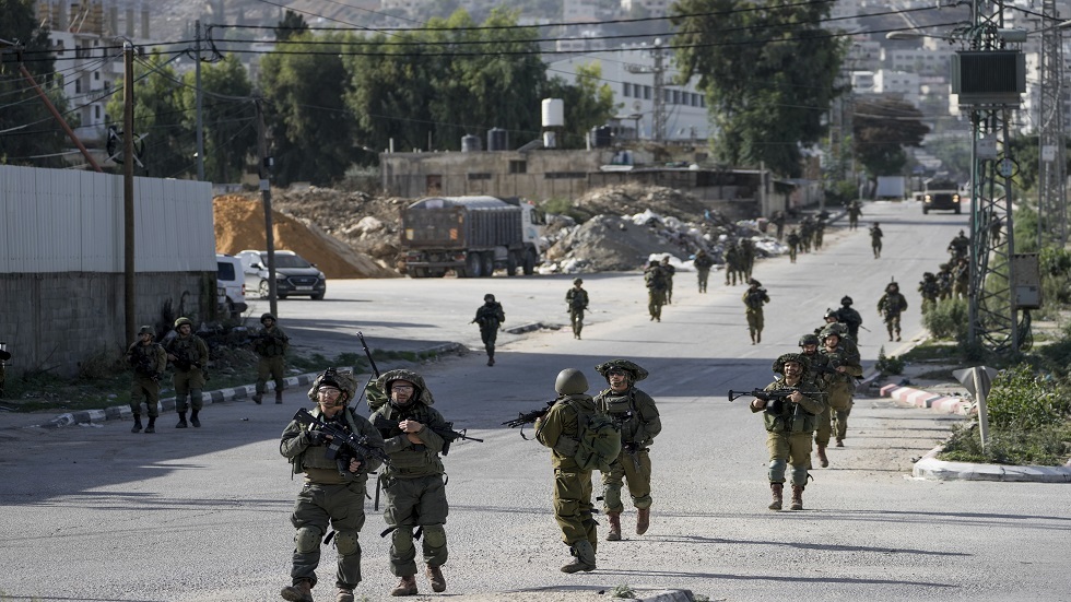 الجيش الإسرائيلي يعتقل فلسطينيا بتهمة قتل مستوطنين ببلدة حوارة في أغسطس الماضي