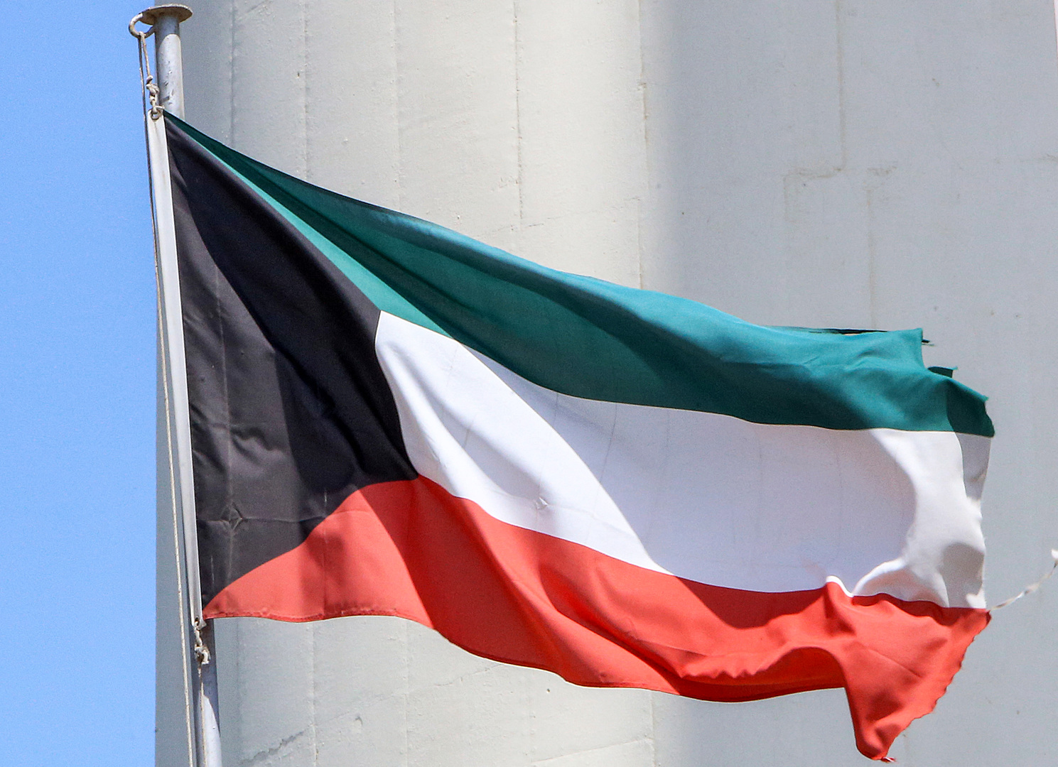 محكمة التمييز الكويتية تقضي بسجن وزير الدفاع السابق 7 سنوات في قضية 