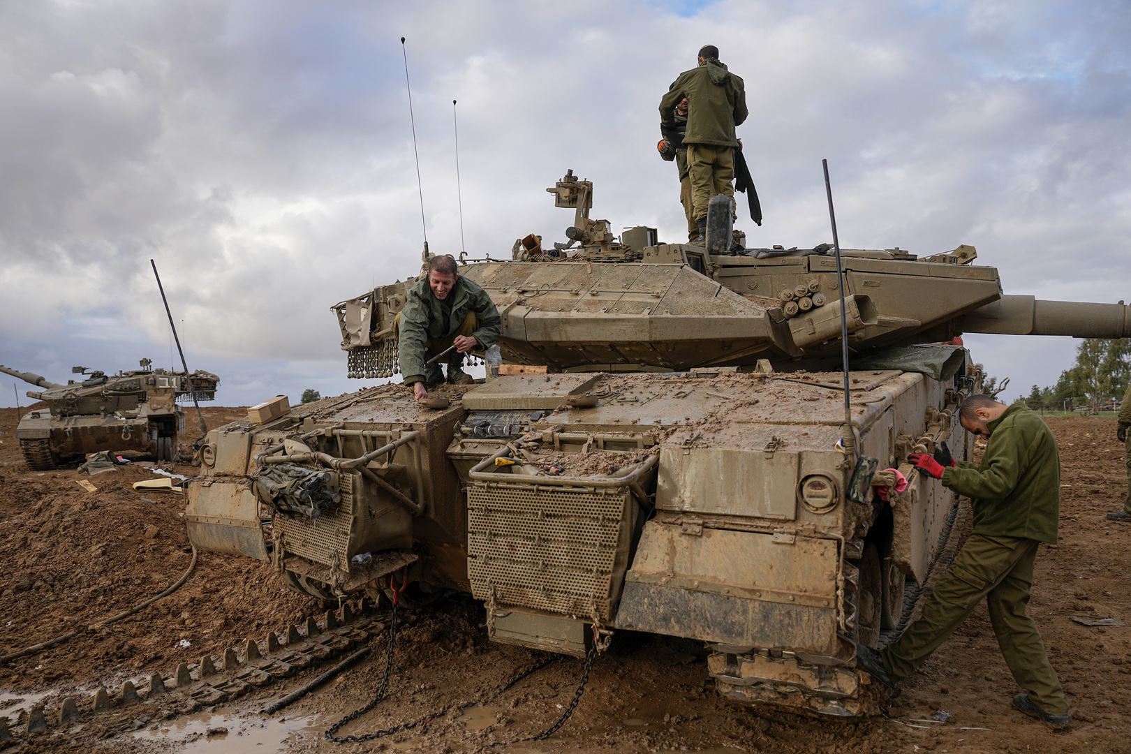 الجيش الإسرائيلي: تم استهداف جنودنا بـ3 عبوات في موقعين مختلفين شمال غزة