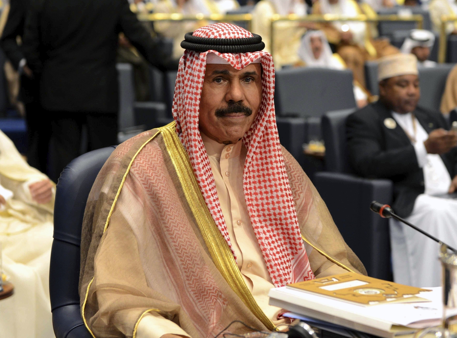 الديوان الأميري يكشف عن الحالة الصحية لأمير الكويت عقب دخوله المستشفى بشكل طارئ