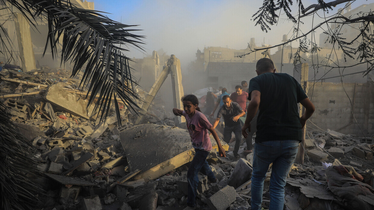 وسائل إعلام فلسطينية: زوارق حربية إسرائيلية تقصف ساحل خانيونس جنوب قطاع غزة