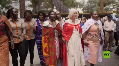 خلال زيارة بريطانية ملكية إلى كينيا.. الملكة كاميلا تشارك في رقص تقليدي محلي (فيديو)
