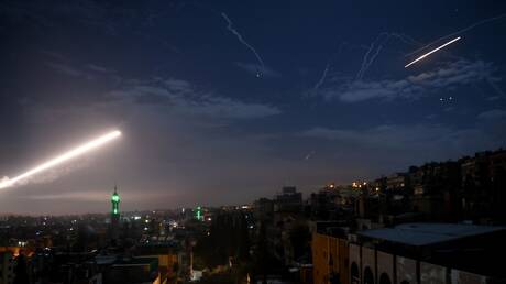 الدفاعات الجوية الإسرائيلية تعترض صاروخا طويل المدى أطلق من قطاع غزة
