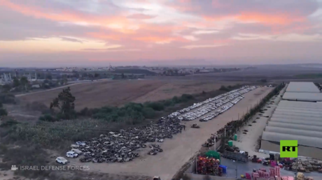 شاهد من الجو.. مقبرة السيارات المحروقة أثناء مهرجان موسيقي بجنوب إسرائيل