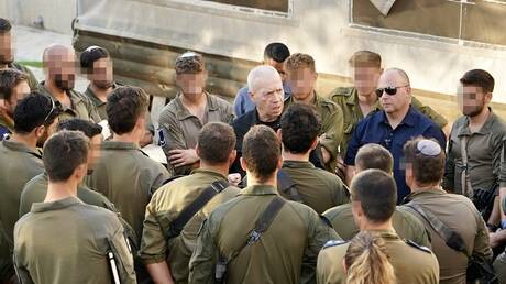 وزير الدفاع الإسرائيلي: السنوار يختبئ تاركا قادة 