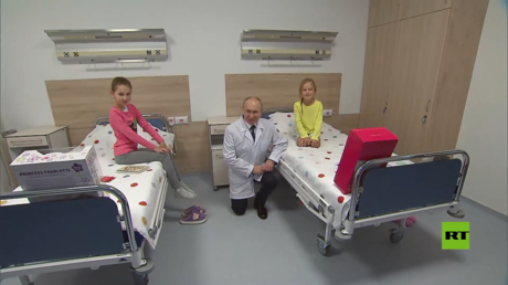 بوتين يلتقي بالأطفال في مركز الأورام السرطانية في موسكو