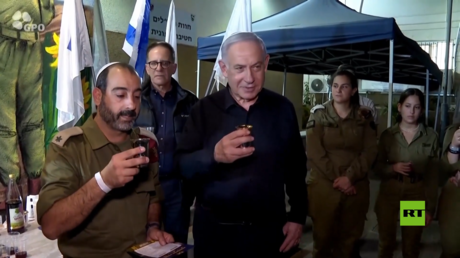 نتنياهو يزور قاعدة عسكرية إسرائيلية للمراقبة بالقرب من قطاع غزة