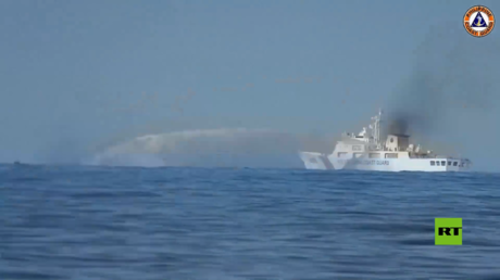 شاهد بالفيديو.. حادثة جديدة بين السفن الصينية والفلبينية في بحر الصين الجنوبي