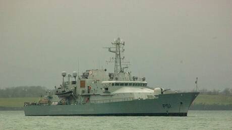 رسو فرقاطة تابعة لأسطول البحر الأسود الروسي بميناء الجزائر