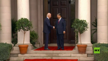 لحظة استقبال الرئيس الأمريكي جو بايدن لنظيرة الصيني شي جين بينغ