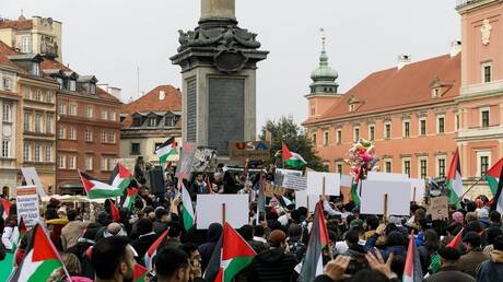 مظاهرة حاشدة مؤيدة لفلسطين في مدينة لوزان السويسرية (فيديو)