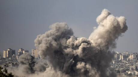 مراسلنا: 12 قتيلا وعشرات الجرحى في قصف إسرائيلي استهدف مدرسة بمخيم البريج