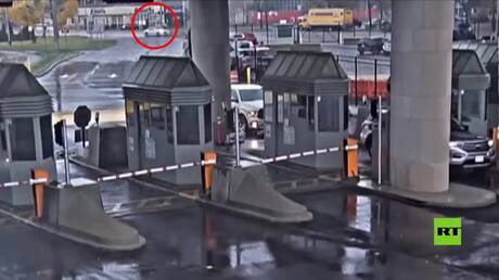 كاميرا المراقبة ترصد ما حدث لسيارة قبل انفجارها على الجسر الحدودي بين أمريكا وكندا