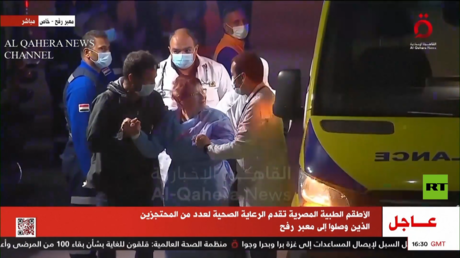 مشاهد للمحتجزين الإسرائيليين وهم يخضعون للفحص الطبي في معبر رفح