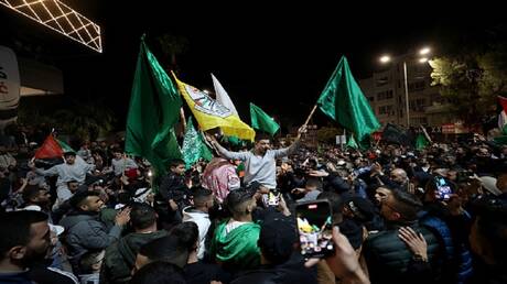 حماس تشكو من عدم التزام إسرائيل باتفاق التبادل ومسؤول يقول: إطلاق الأسرى اليوم سيتم قريبا وبسلاسة