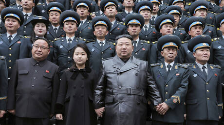 بينها صور 7 مواقع وأهداف أمريكية .. زعيم كوريا الشمالية يطلع على أول لقطات من قمر الاستطلاع