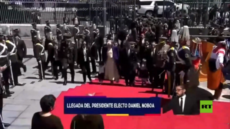 شاهد.. مراسم تنصيب رئيس الإكوادور على أنغام موسيقى 