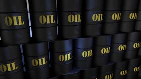 انخفاض أسعار النفط والأسواق تنتظر بيانات أمريكية