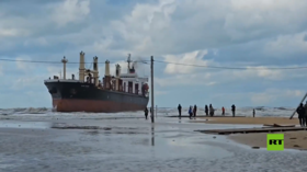 جنوح سفينة تشحن الحبوب إلى مصر