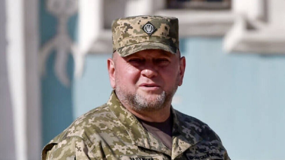 صحيفة: زيلينكسي مستعد لإجراء انتخابات رئاسية في أوكرانيا في حال إزاحة منافسه زالوجني