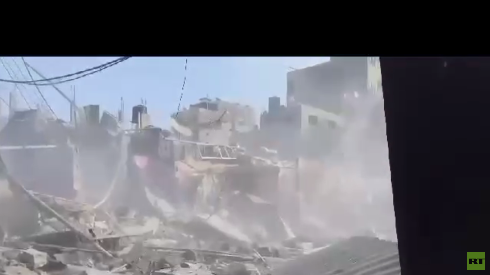 لقطات تظهر هول 