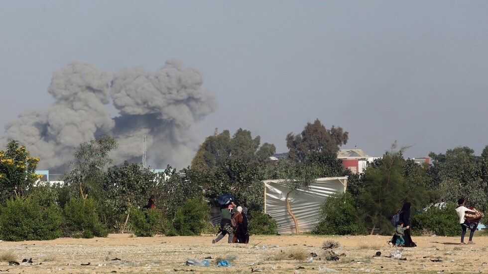 كوهين يشتاط غضبا من رئيس كولومبيا بعد تصريحه بأن غارات إسرائيل في غزة "ممارسات نازية"