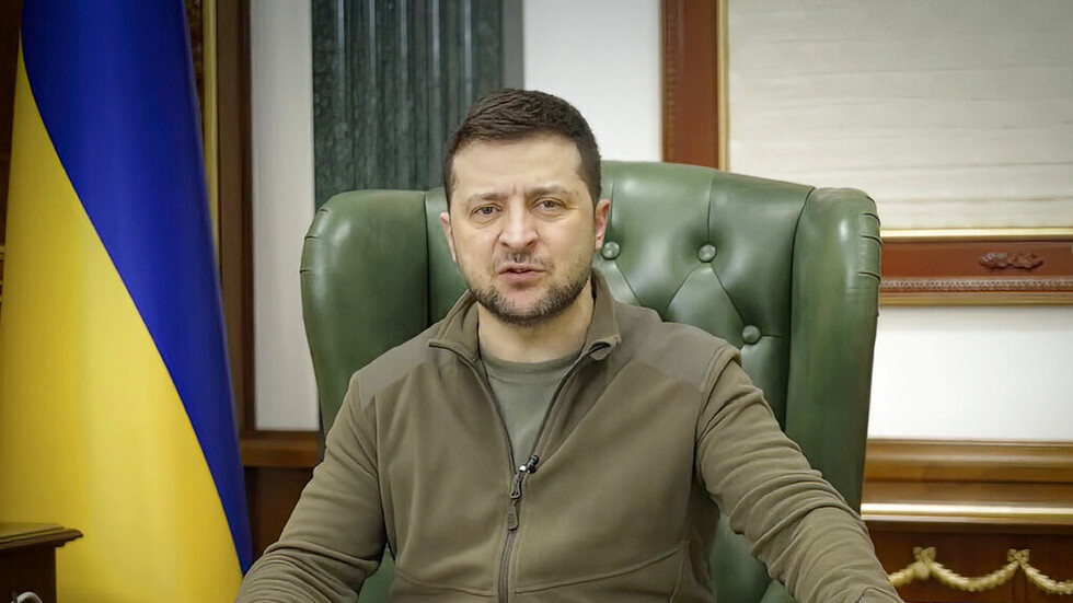 مستخدمو منصة "X" يسخرون من وعود زيلينسكي بتعزيز قدرات بلاده