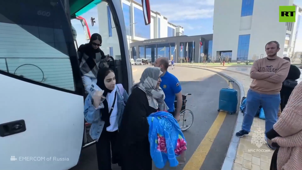 مركز إيواء مؤقت في القاهرة للروس القادمين من غزة