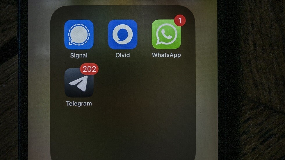 فرنسا "تبعد" مسؤوليها الحكوميين عن "واتس آب" و"تليغرام"