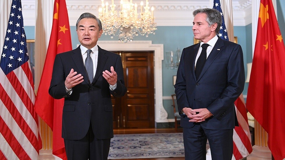 وانغ يي يؤكد لبلينكن أن الأولوية هي لوقف إطلاق النار في غزة