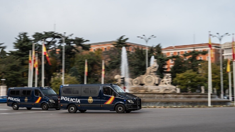 إسبانيا.. اعتقال إمام مسجد ومدرّس لغة عربية لـ"نشره التطرف بين القُصّر"