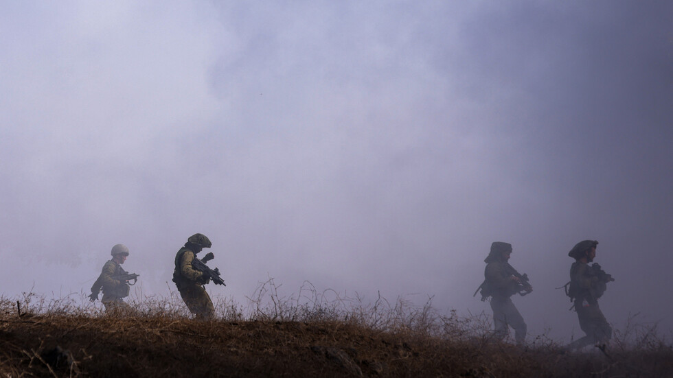 إعلام إسرائيلي: صافرات الإنذار تدوي في  شمال هضبة الجولان إثر إطلاق صواريخ من سوريا
