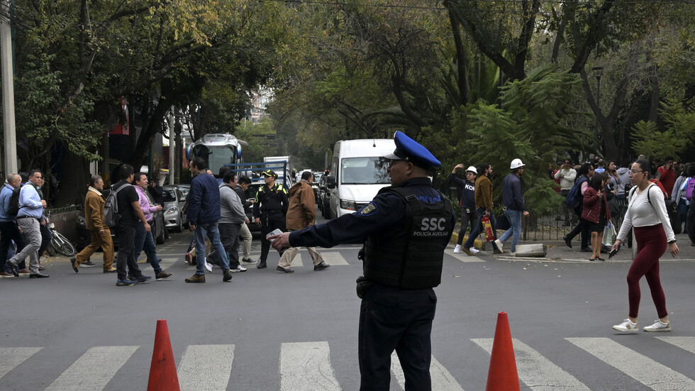 زلزال  بقوة 5.8 درجات يهز وسط العاصمة المكسيكية