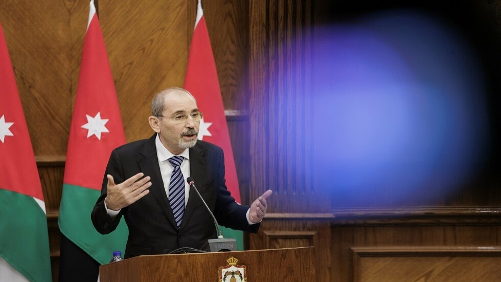 وزير الخارجية الأردني: الضفة الغربية تغلي والحرب لن تجلب السلام والأمن لإسرائيل