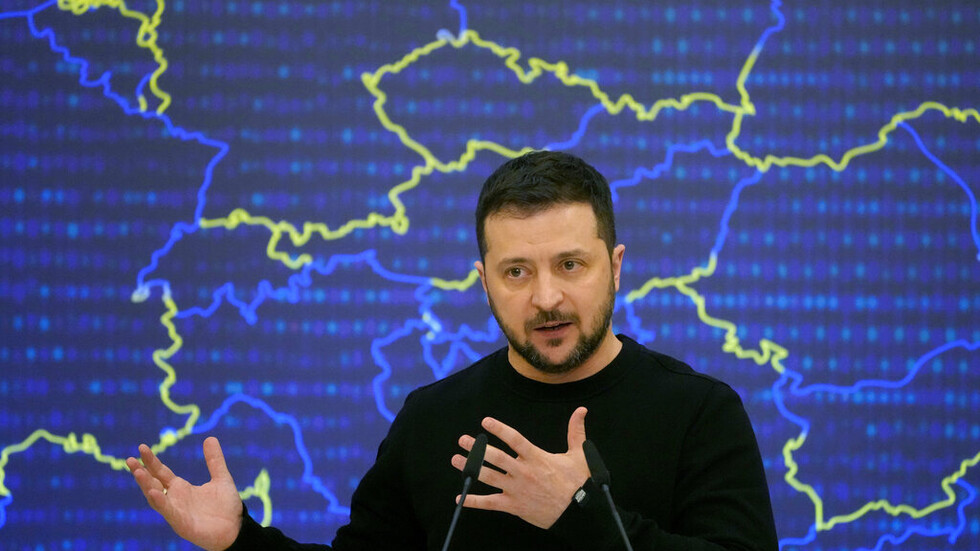 مستشار أمريكي يشكك في مدى تحكم زيلينسكي بزمام السلطة في أوكرانيا