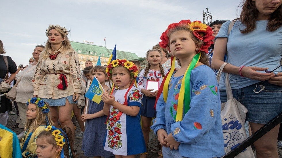 زعيم المعارضة الألمانية يدعو اللاجئين الأوكرانيين للعمل