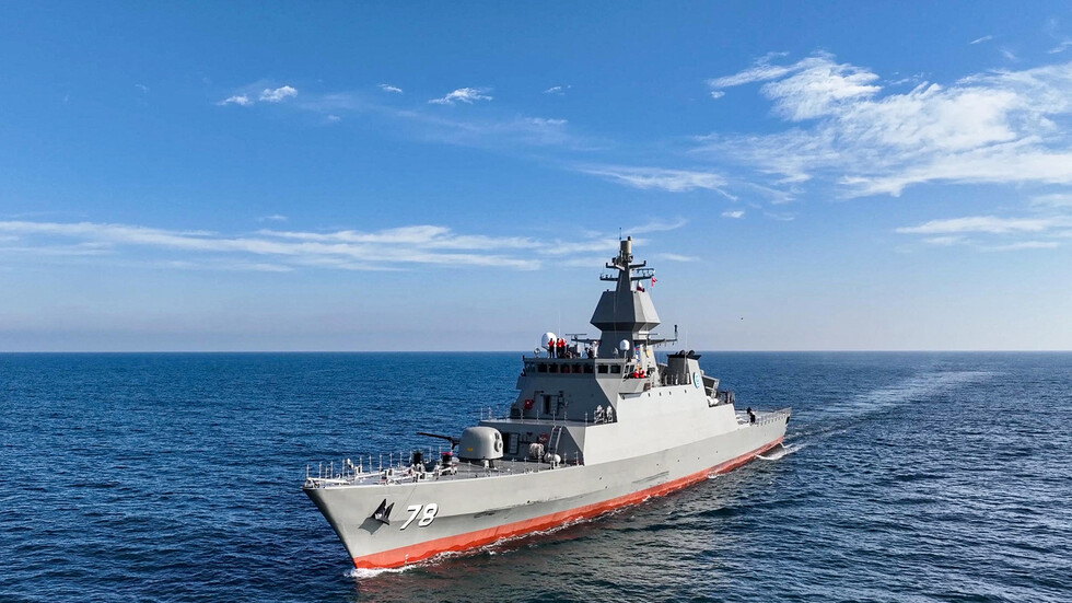 قائد بحرية الجيش الإيراني: سنطرد الأساطيل الأجنبية من المنطقة قريبا