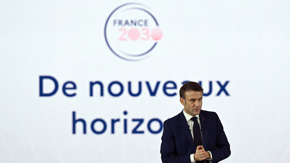 ماكرون: باريس ستدعم تطوير "مركبة فضاء للشحن" وحاجة السوق لها قد تكون كبيرة مدنياً وعسكرياً