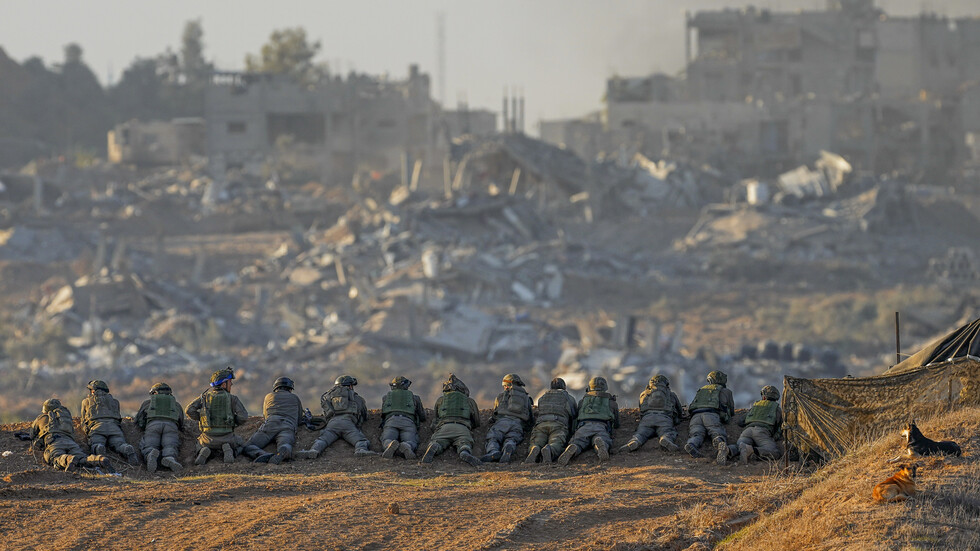 قيادي في "حماس" يكشف موقف الحركة من صفقة تبادل جديدة للأسرى مع إسرائيل