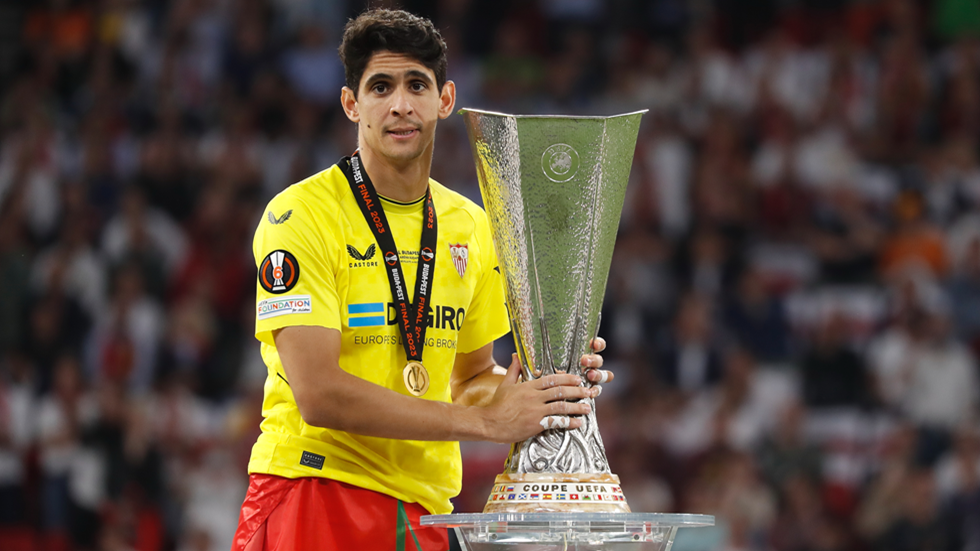 "الفيفا" يعلن عن المرشحين الثلاثة للفوز بجائزة أفضل حارس مرمى في العالم