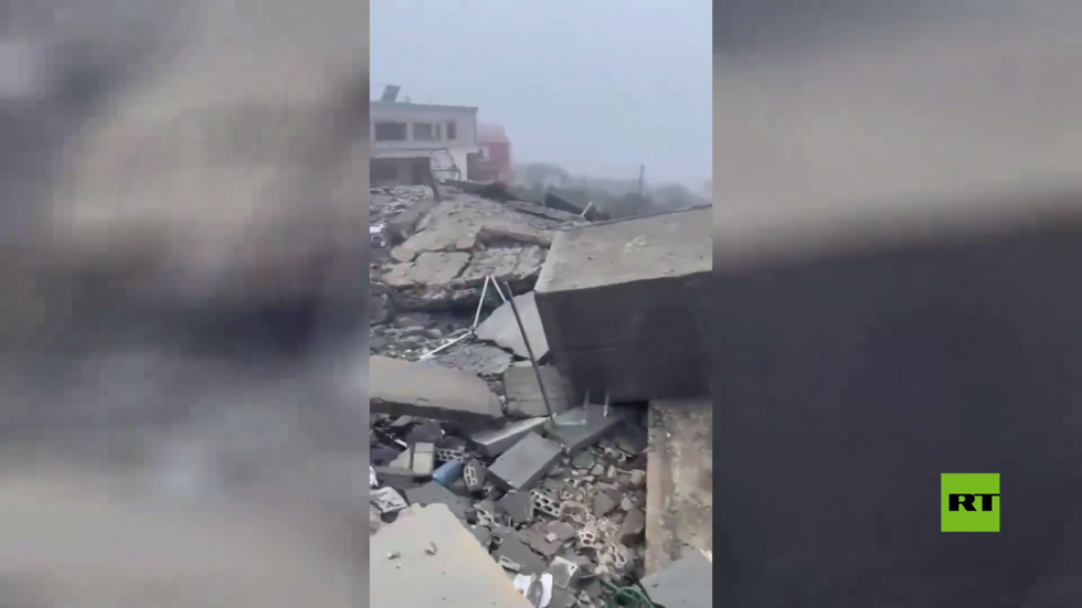 دمار في قرية لبنانية حدودية جراء القصف الإسرائيلي