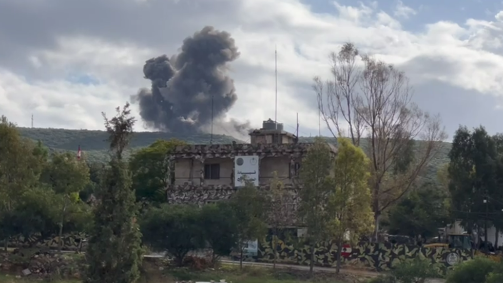 بالفيديو.. غارات إسرائيلية تستهدف محيط موقع جل العلام في جنوب لبنان