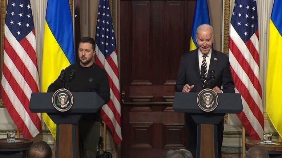 وسائل إعلام:  مستشارو زيلينسكي حذروه من مشاركة بايدن معلومات حساسة خوفاً من تسريبها