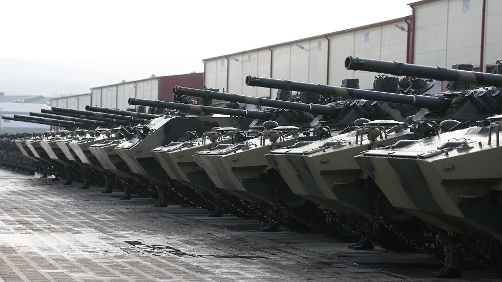 وزارة الدفاع الروسية تتسلم دفعة من المدرعات وناقلات الجنود الجديدة