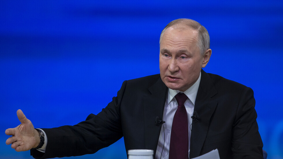 جامعة سان بطرسبورغ تلتزم الصمت حول هوية مصمم فيديو "التوأم الافتراضي" لبوتين