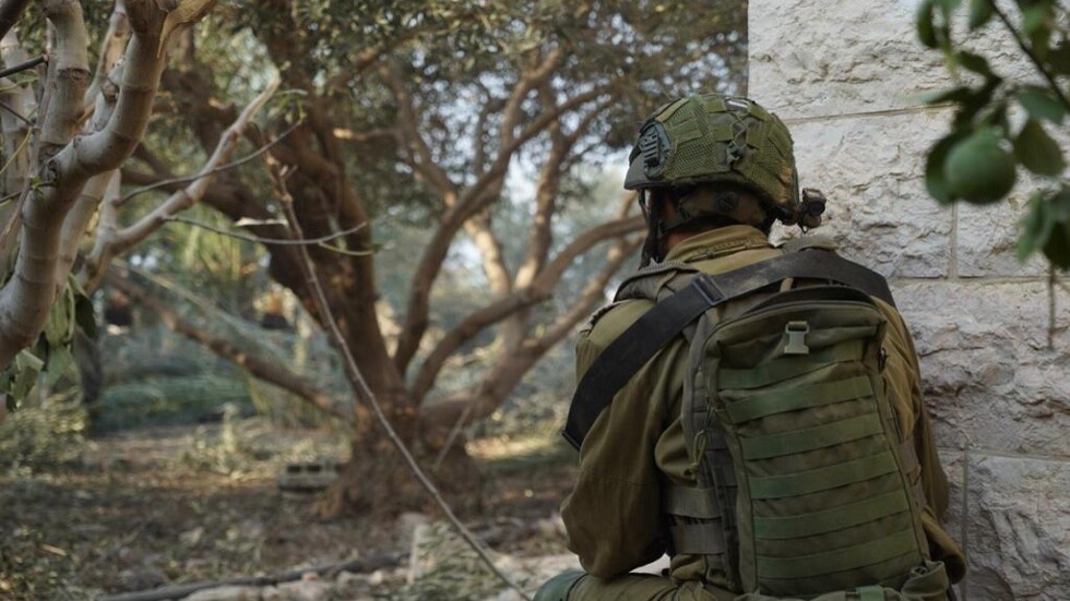 "من أحد الانفاق".. الجيش الإسرائيلي ينشر فيديو لجثث يقول إنها لعناصر من حماس (فيديو)